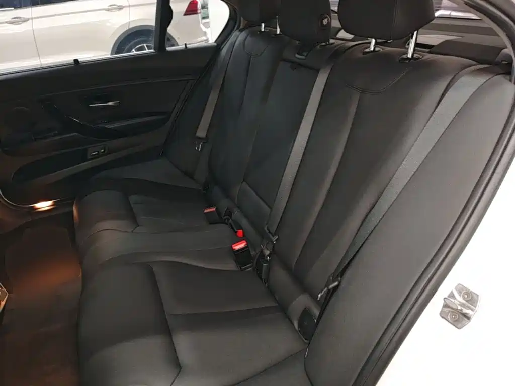 BMW 3 Series — миниатюра 17