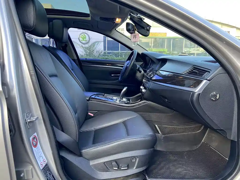 BMW 5 Series — миниатюра 12