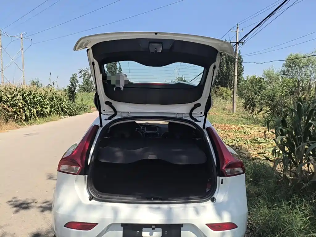 Volvo V40 — миниатюра 19