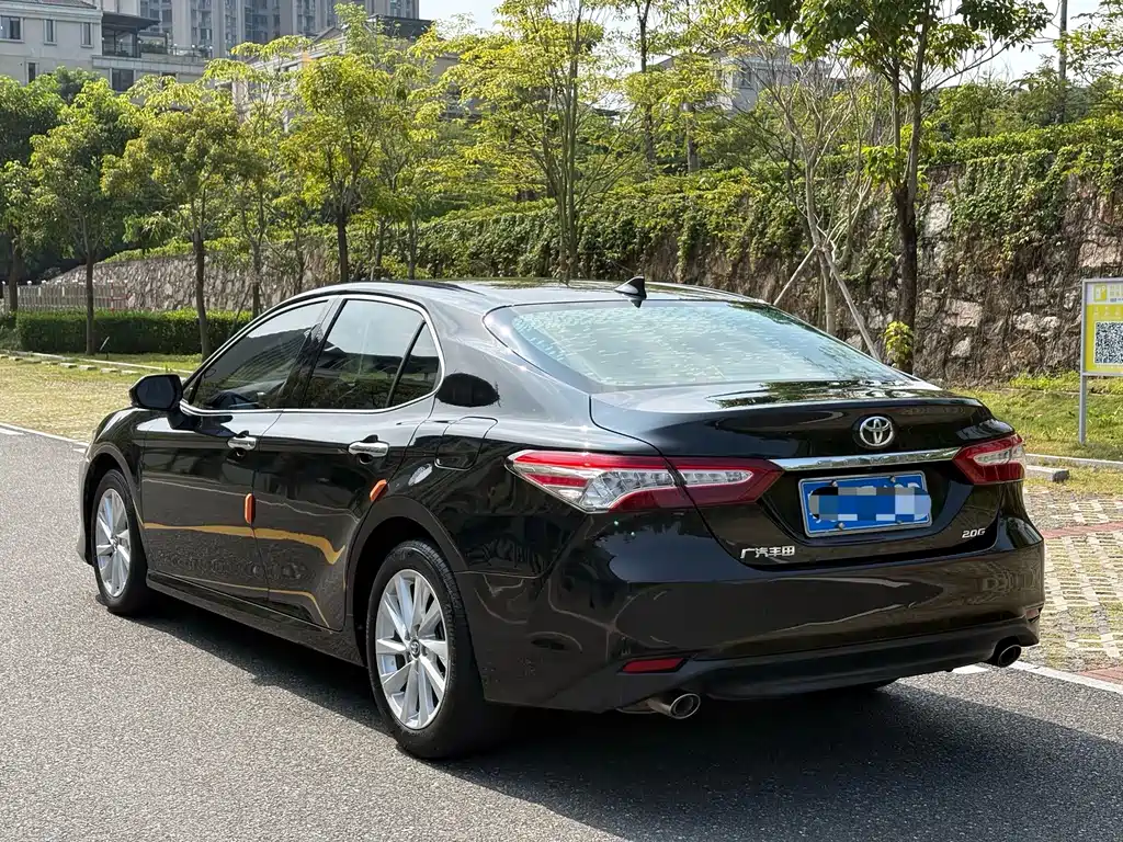 Toyota Camry — миниатюра 7