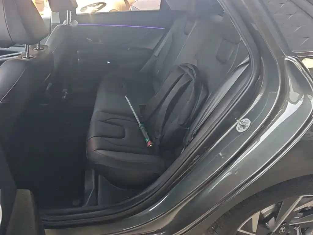Hyundai Elantra — миниатюра 17