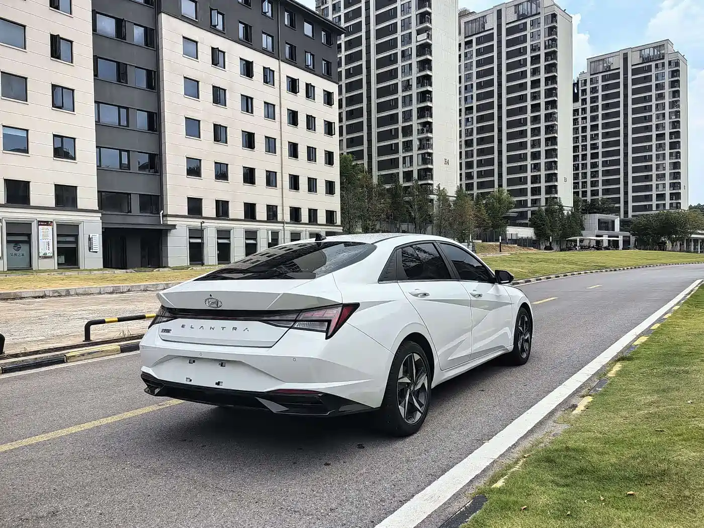 Hyundai Elantra 2022 Белый из Китая, фото 4