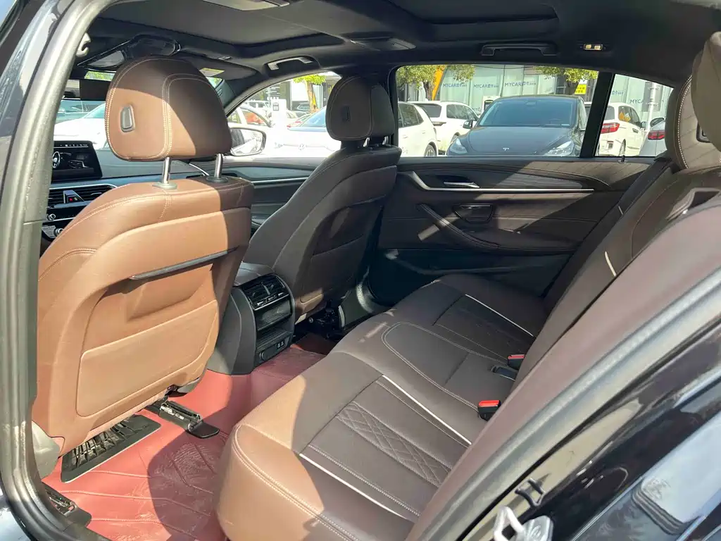 BMW 5 Series New Energy — миниатюра 10