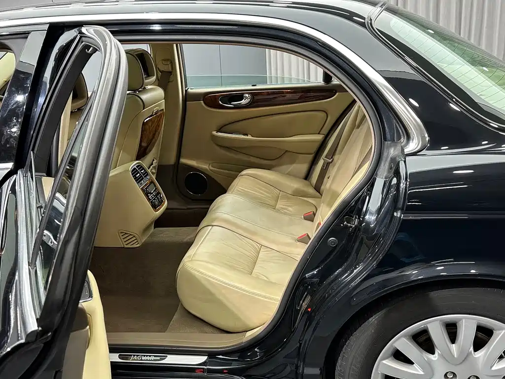 Jaguar XJ — миниатюра 17