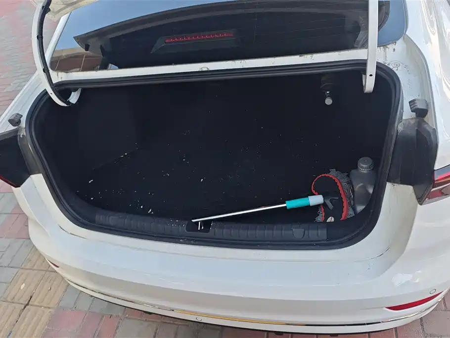 Geely Emgrand 2025 4 1.5L MT