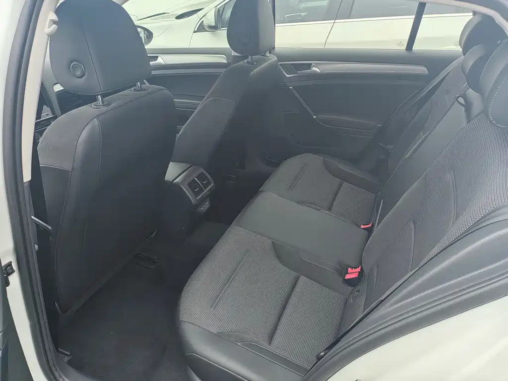 Volkswagen Golf — миниатюра 5