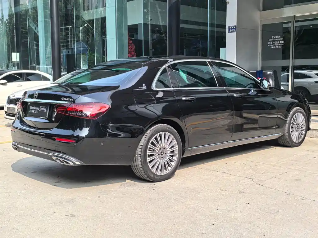 Mercedes-Benz E-Class — миниатюра 10