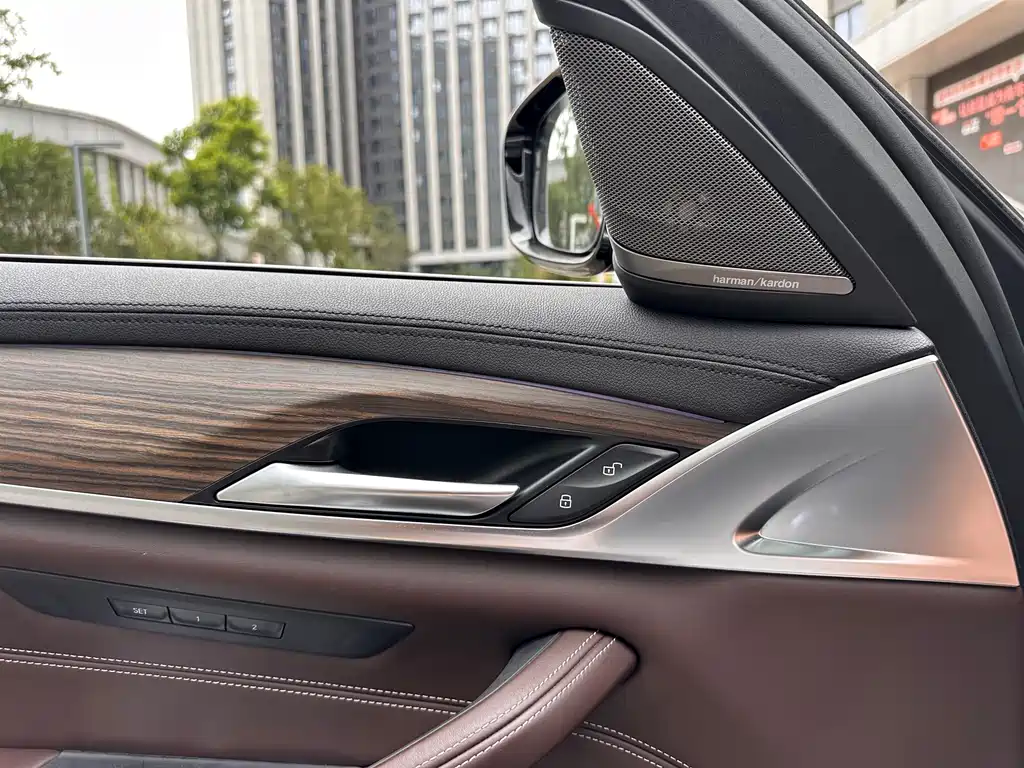 BMW 5 Series — миниатюра 12