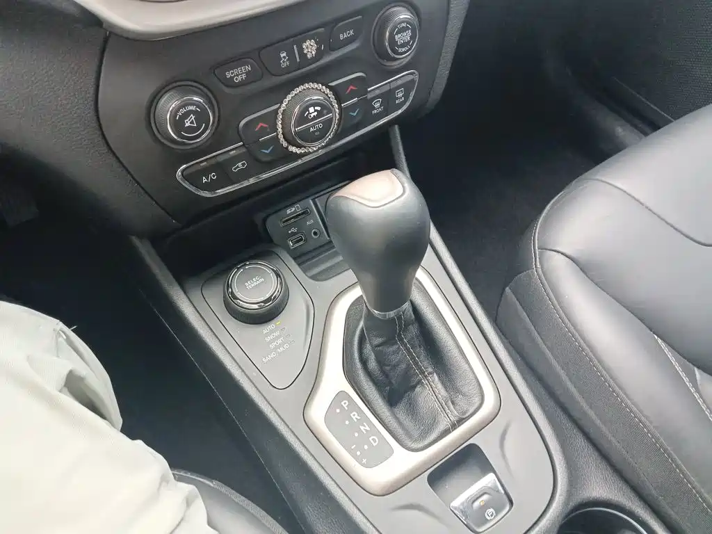 Jeep Cherokee — миниатюра 10