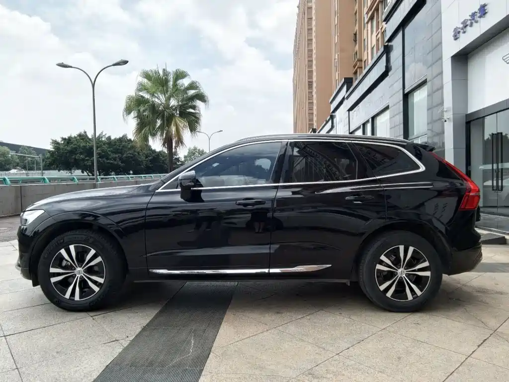 Volvo XC60 2023 B5 Luxury
