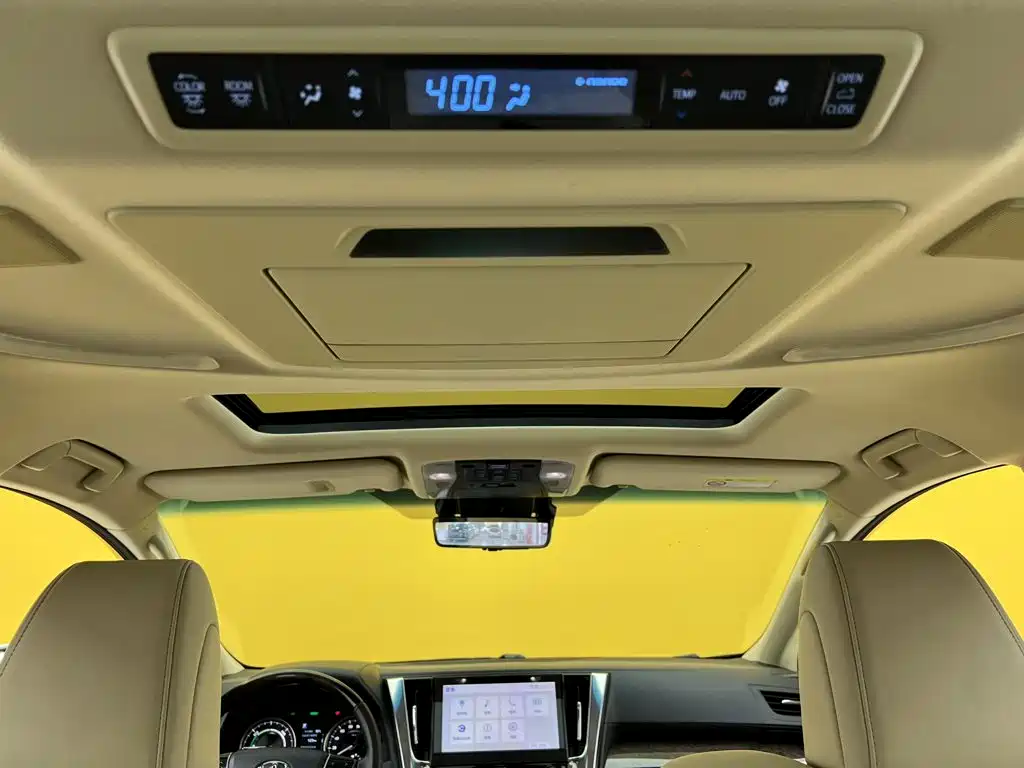 Toyota Alphard — миниатюра 42