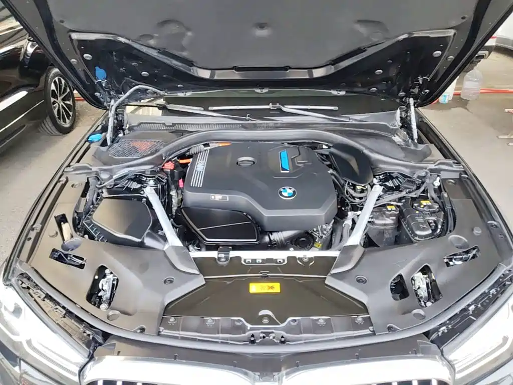 BMW 5 Series New Energy — миниатюра 20