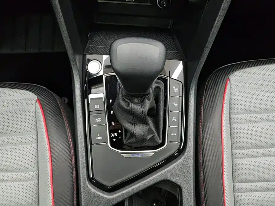 Volkswagen Tiguan L PHEV — миниатюра 16