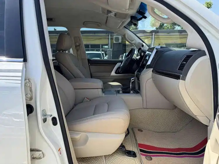Toyota Land Cruiser 2017 5.7L