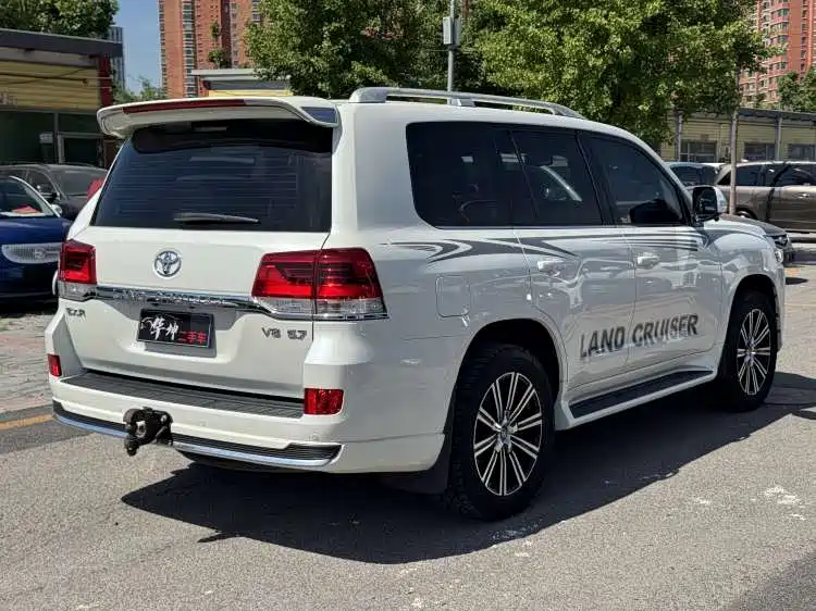 Toyota Land Cruiser 2017 5.7L