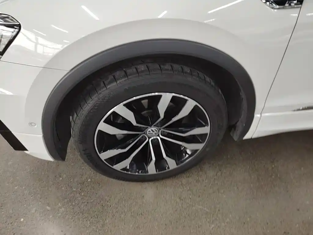 Volkswagen Tiguan L — миниатюра 23