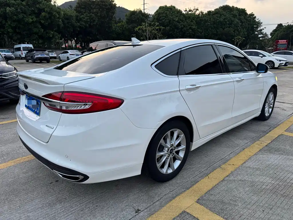 Ford Mondeo — миниатюра 6