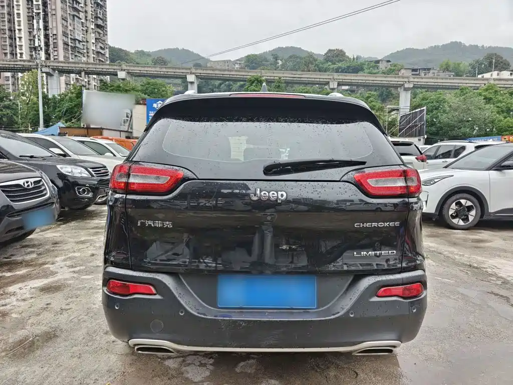Jeep Cherokee — миниатюра 6