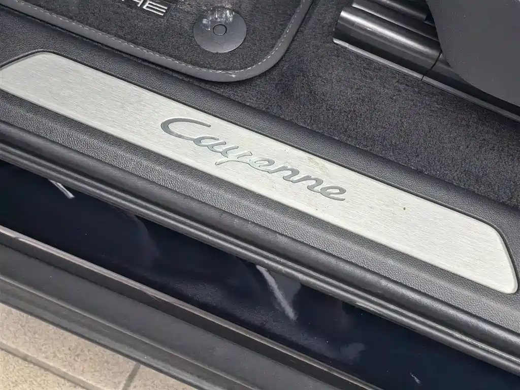 Porsche Cayenne — миниатюра 30