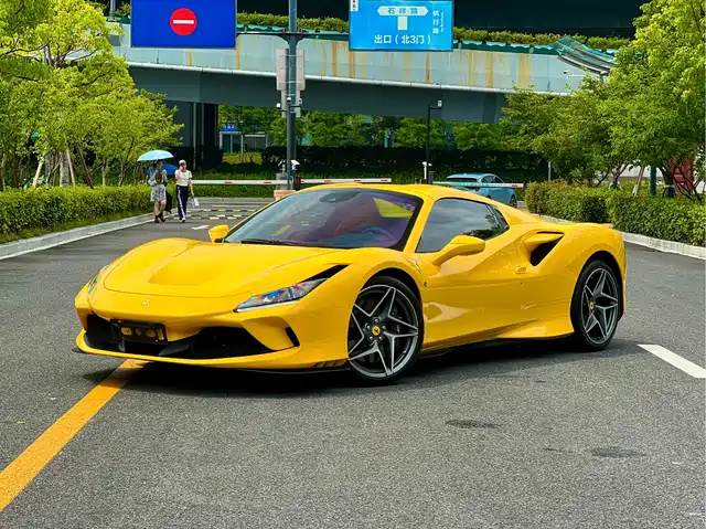 FERRARI F8 2022