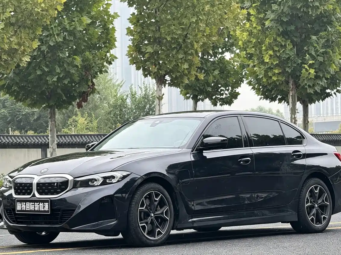 宝马i3 2023款 eDrive 40 L 曜夜套装 2024