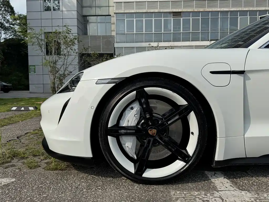 Porsche Taycan — миниатюра 21