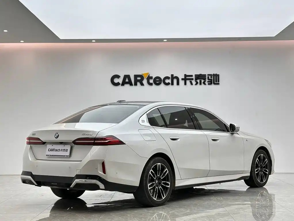 BMW 5 Series — миниатюра 5