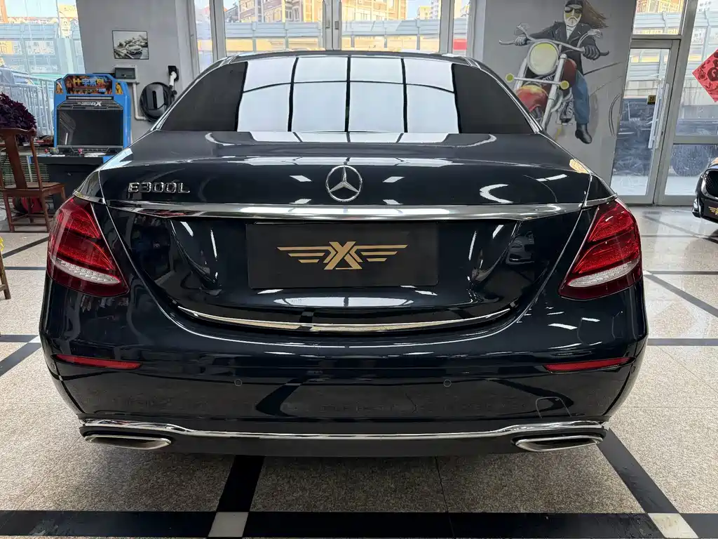 Mercedes-Benz E-Class — миниатюра 5