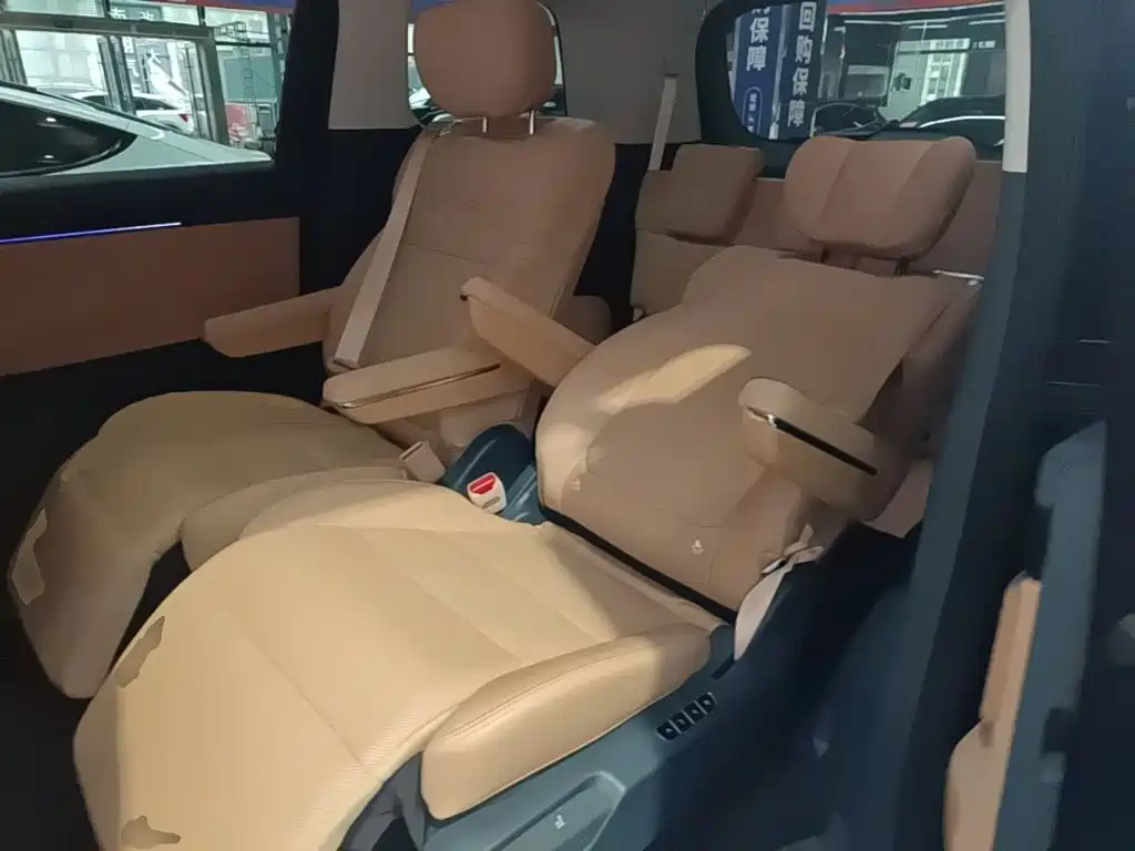 GAC Motor Trumpchi E8 PHEV — миниатюра 17