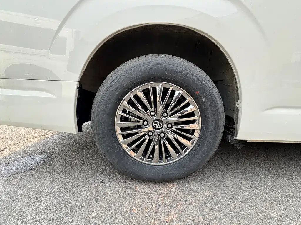 Toyota HiAce 2021 3.5L AT