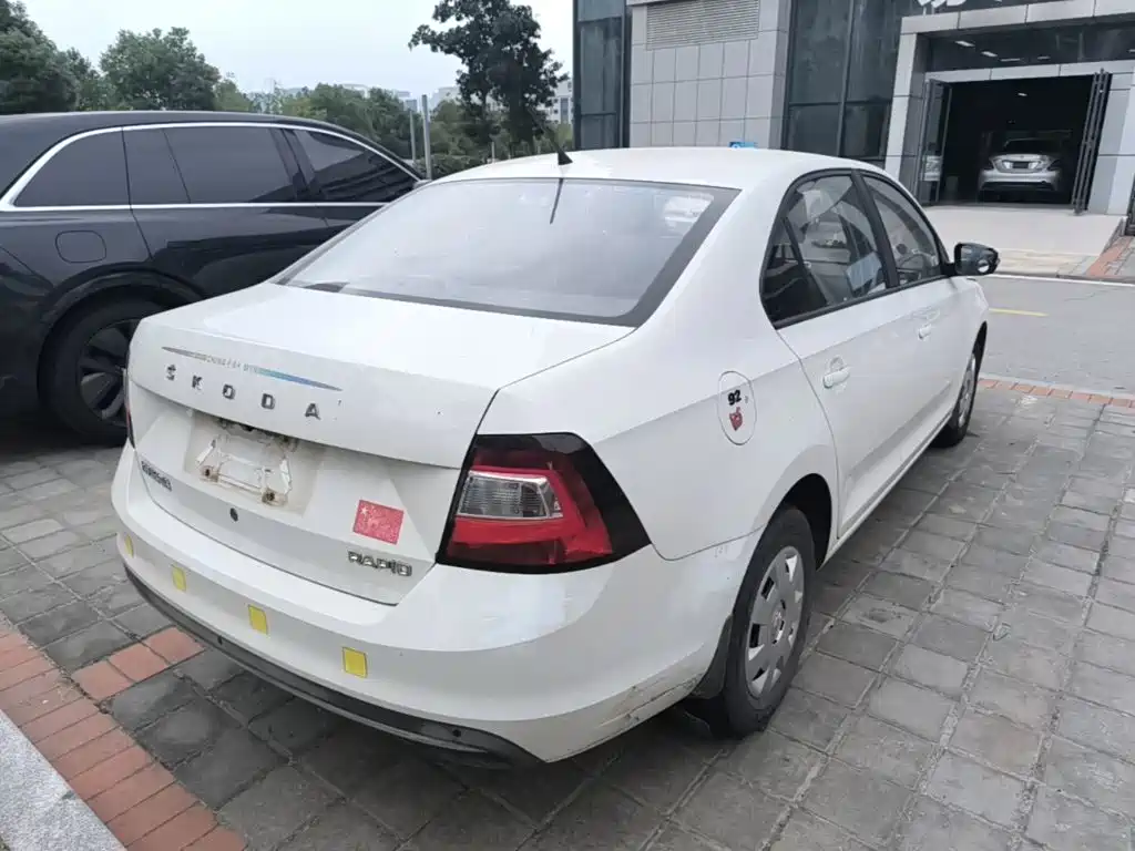Skoda Rapid — миниатюра 5