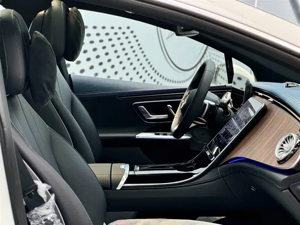 Mercedes-Benz EQE 2025 500 4MATIC Luxury
