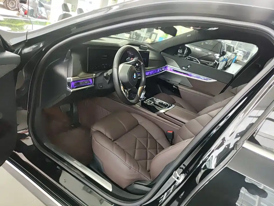 BMW 7 Series — миниатюра 3
