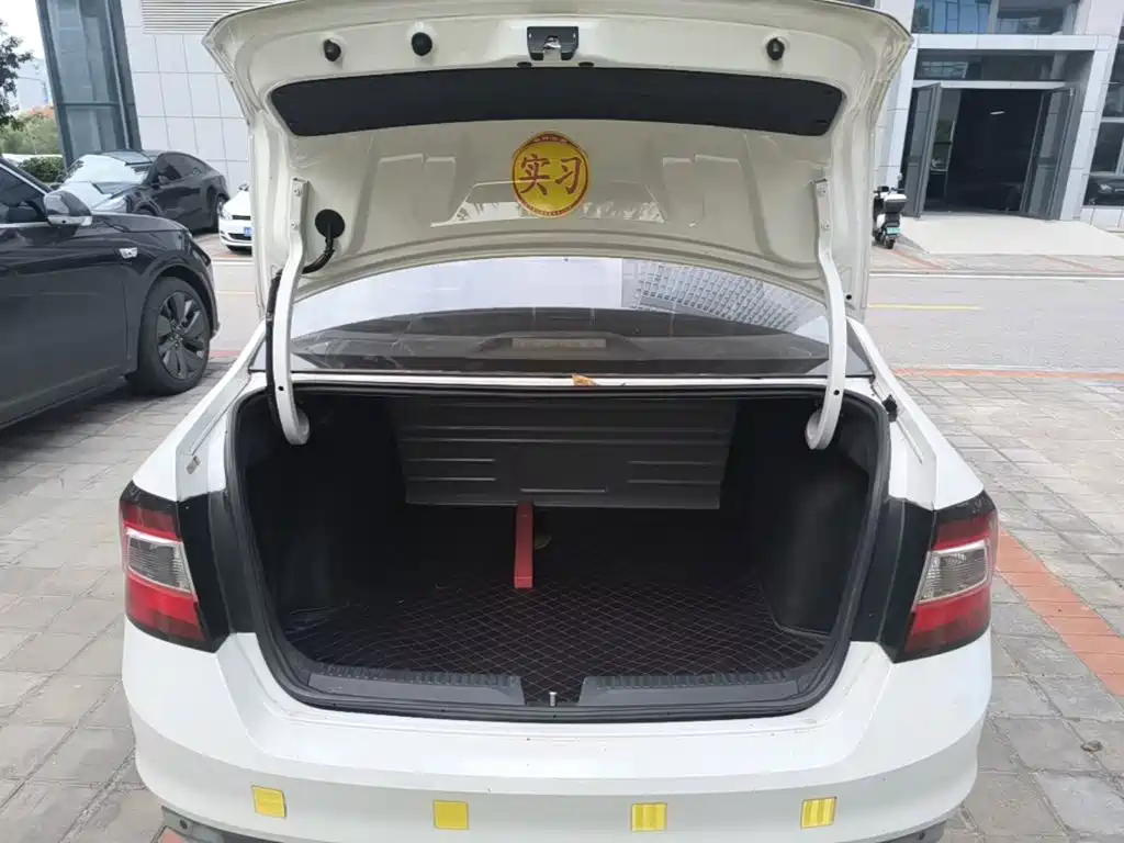 Skoda Rapid — миниатюра 15