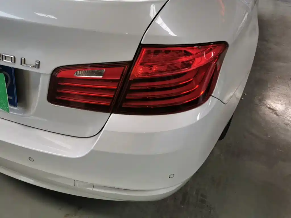 BMW 5 Series — миниатюра 8