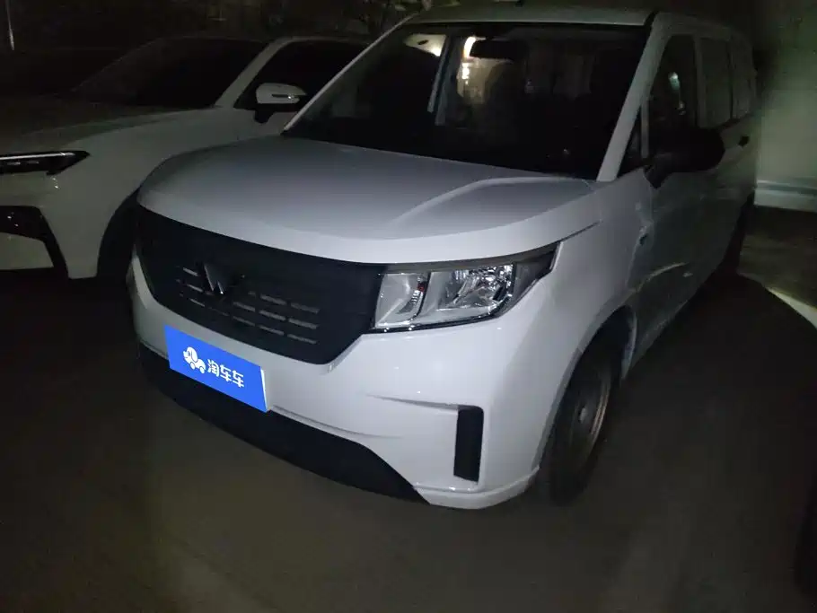 Wuling Hongguang PLUS