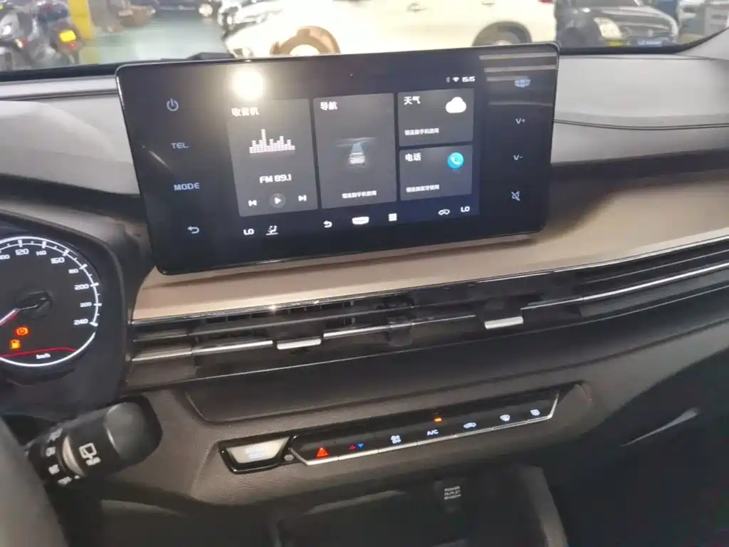 Geely Vision X3 — миниатюра 13