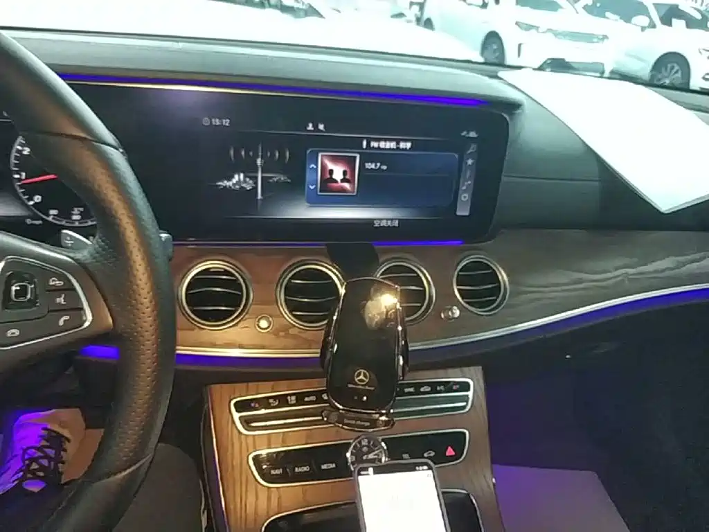 Mercedes-Benz E-Class — миниатюра 13