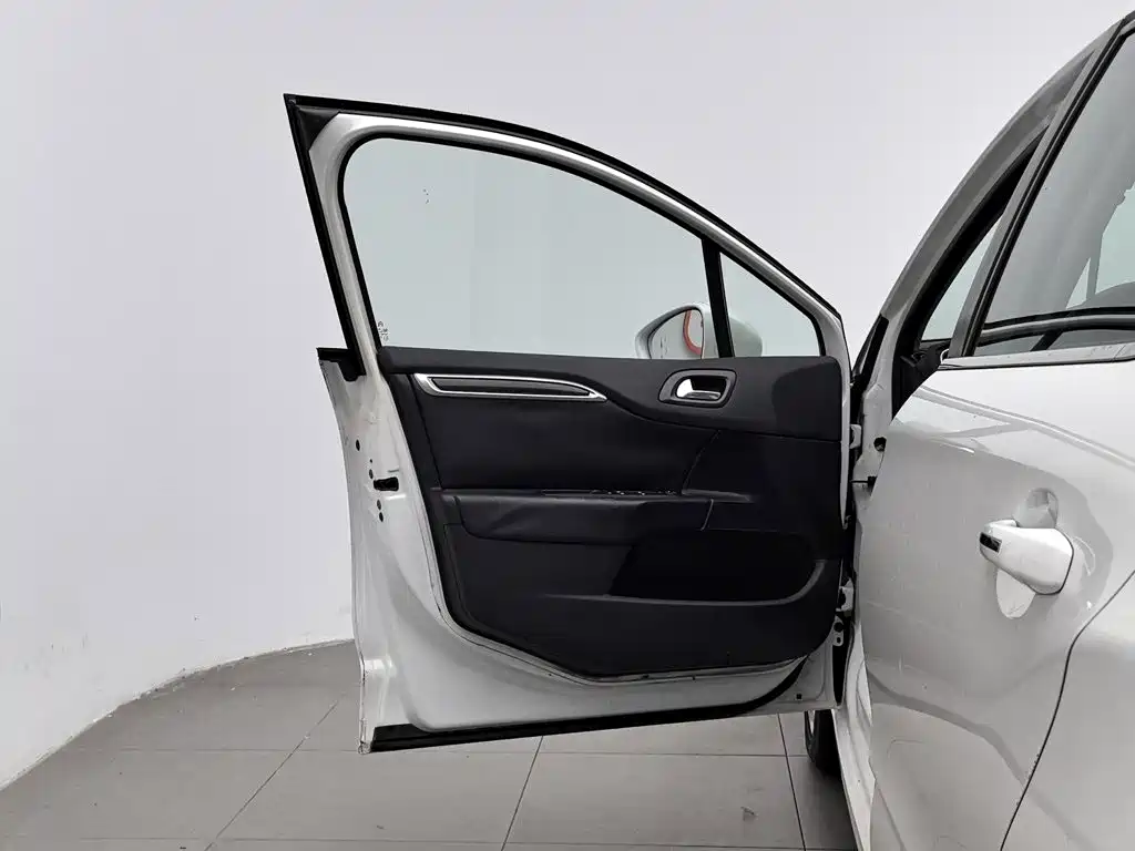 Citroen C4L — миниатюра 8