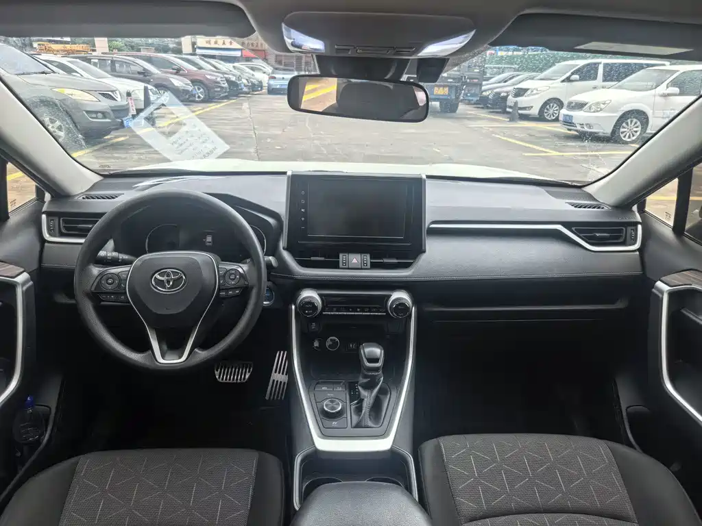 Toyota RAV4 — миниатюра 8