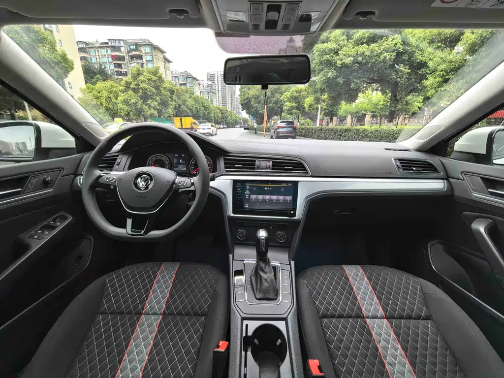 Volkswagen Lamando 2021 230TSI DSG