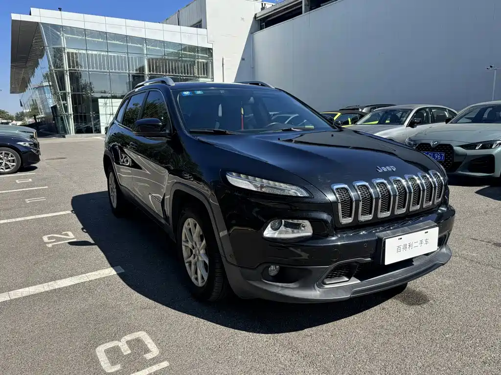 Jeep Cherokee — миниатюра 2