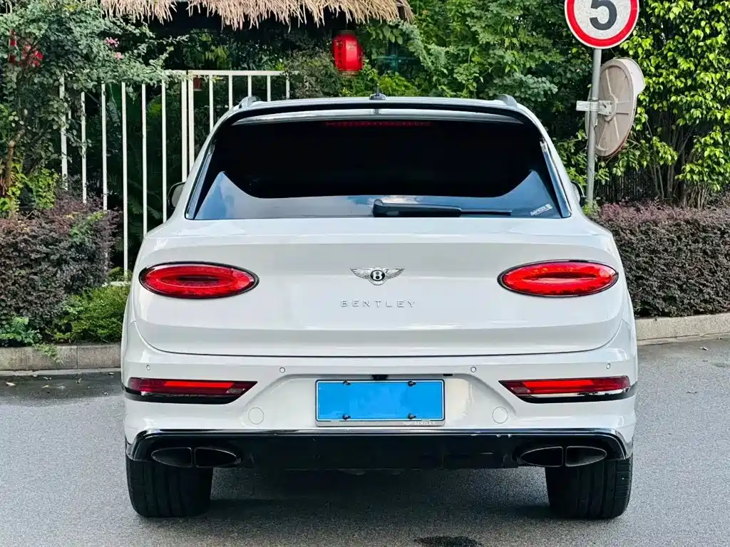 Bentley Bentayga — миниатюра 8