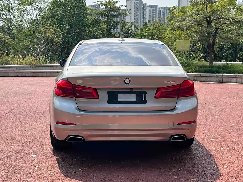 BMW 5 Series — миниатюра 5