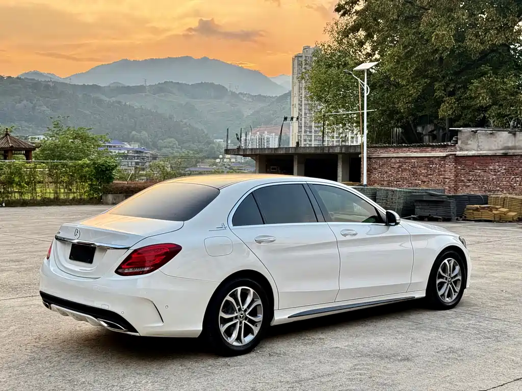 Mercedes-Benz C-Class — миниатюра 8