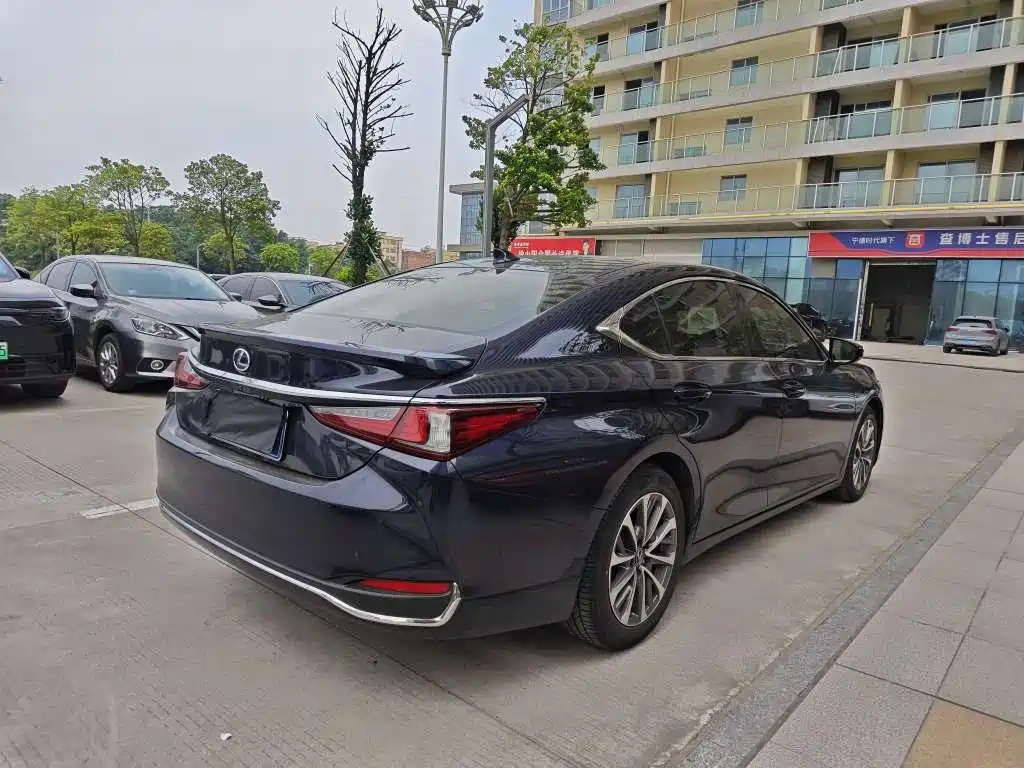 Lexus ES — миниатюра 5