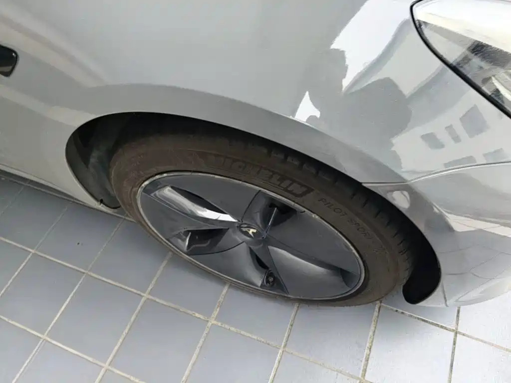Tesla Model 3 — миниатюра 12
