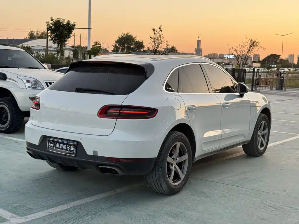 Porsche Macan — миниатюра 8
