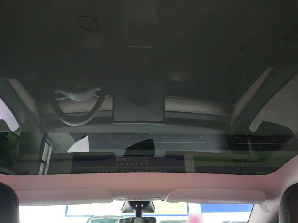 Tesla Model Y — миниатюра 14