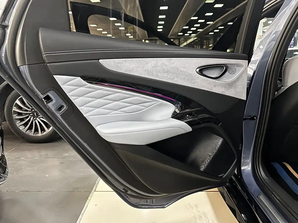 BYD Seal — миниатюра 19